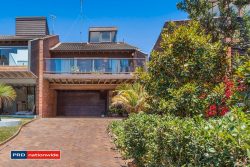 25 Pantowora St, Corlette NSW 2315, Australia