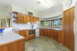 121 Robsons Rd, Hamilton VIC 3300, Australia