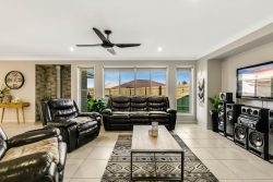 1 Heron Ct, Kleinton QLD 4352, Australia