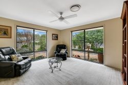 14 Manooka Cres, Highfields QLD 4352, Australia