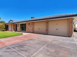 16 Noreena Ave, Golden Bay WA 6174, Australia