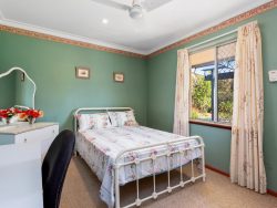 8 Jason Ct, Kelmscott WA 6111, Australia