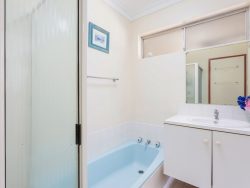 8 Jason Ct, Kelmscott WA 6111, Australia