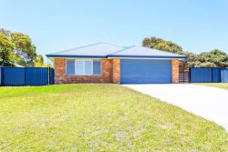 20 Rodrigues Cres, Ledge Point WA 6043, Australia