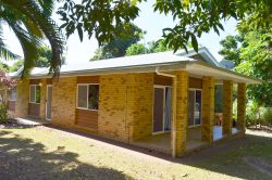 1 Webb Ct, Bingil Bay QLD 4852, Australia