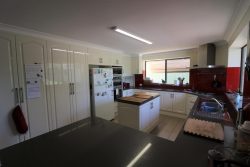 4 Bronte Cres, Muswellbrook NSW 2333, Australia