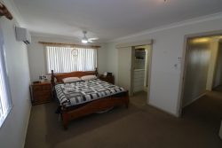 4 Bronte Cres, Muswellbrook NSW 2333, Australia