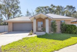 5 Mimosa Ct, Thurgoona NSW 2640, Australia