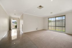 41 Cambridge Dr, Thurgoona NSW 2640, Australia