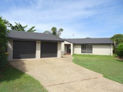 11 Eacham Ave, Coombabah QLD 4216, Australia