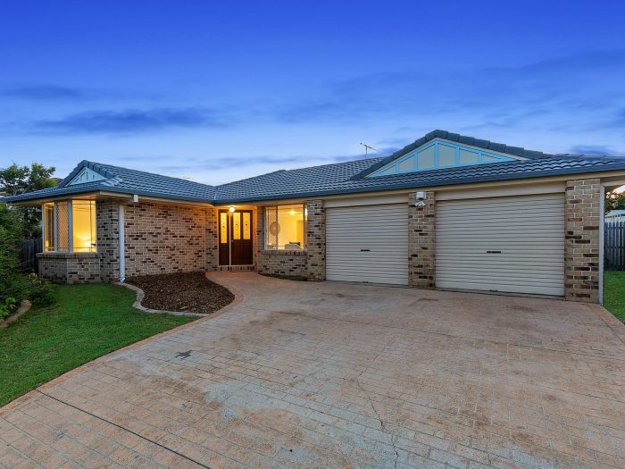 16 Van Dyck Rise, MacKenzie QLD 4156, Australia