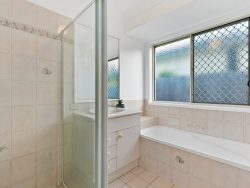 16 Van Dyck Rise, MacKenzie QLD 4156, Australia