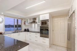 31 Clipper Blvd, Clear Island Waters QLD 4226, Australia