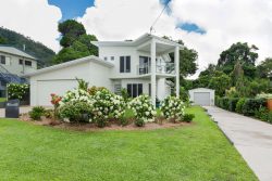 29 Cutten St, Bingil Bay QLD 4852, Australia