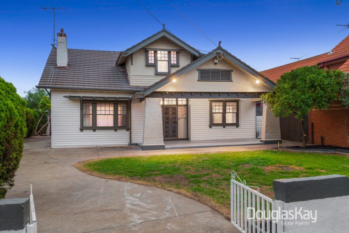 37 Sun Cres, Sunshine VIC 3020, Australia