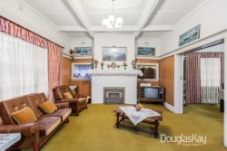 37 Sun Cres, Sunshine VIC 3020, Australia