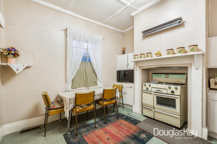 37 Sun Cres, Sunshine VIC 3020, Australia