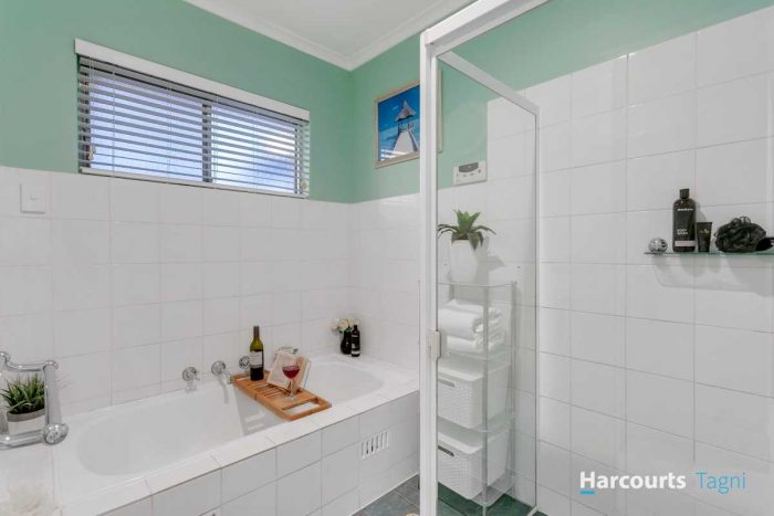 4 Hams Rd, Flagstaff Hill SA 5159, Australia