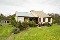 70 Kareela Rd, Invergowrie NSW 2350, Australia