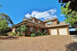 6 Martin Ct, Young NSW 2594, Australia