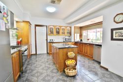 6 Martin Ct, Young NSW 2594, Australia