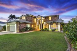 6 St Martin Pl, Clear Island Waters QLD 4226, Australia