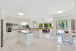 6 St Martin Pl, Clear Island Waters QLD 4226, Australia