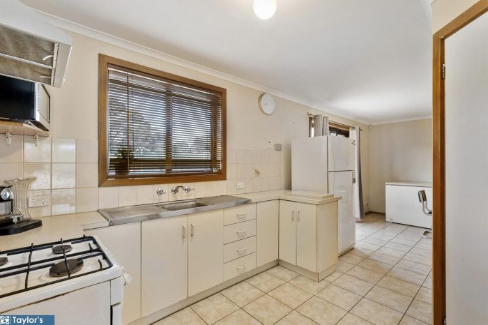 10 Deacon Ct, Paralowie SA 5108, Australia