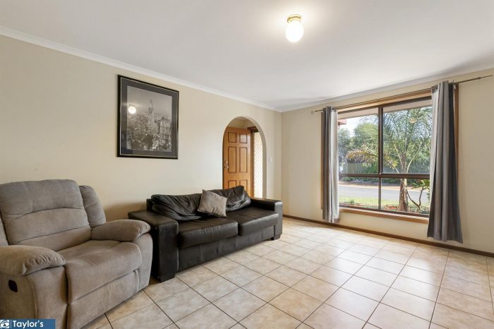 10 Deacon Ct, Paralowie SA 5108, Australia