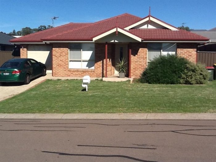 98 Osborn Ave, Muswellbrook NSW 2333, Australia