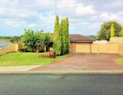 6 Parkfield Way, Australind WA 6233, Australia