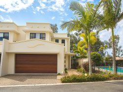 Unit 1/368 Pine Ridge Rd, Coombabah QLD 4216, Australia