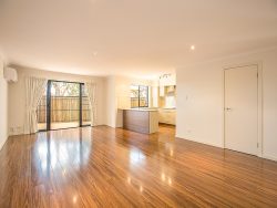 Unit 1/368 Pine Ridge Rd, Coombabah QLD 4216, Australia