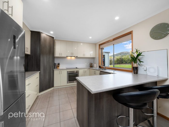 26 Sadri Ct, New Norfolk TAS 7140, Australia