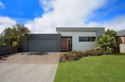 38 Baden Powell Dr, Port Fairy VIC 3284, Australia