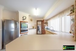 9 Lacebark Ct, Halls Head WA 6210, Australia