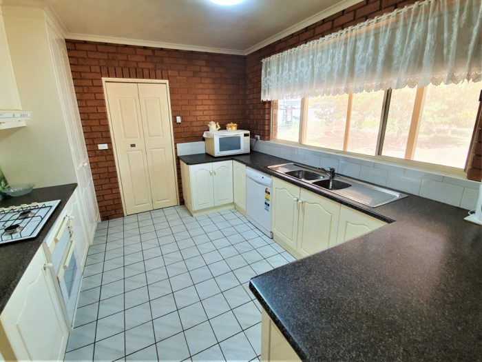 65 Hammer St, Howlong NSW 2643, Australia