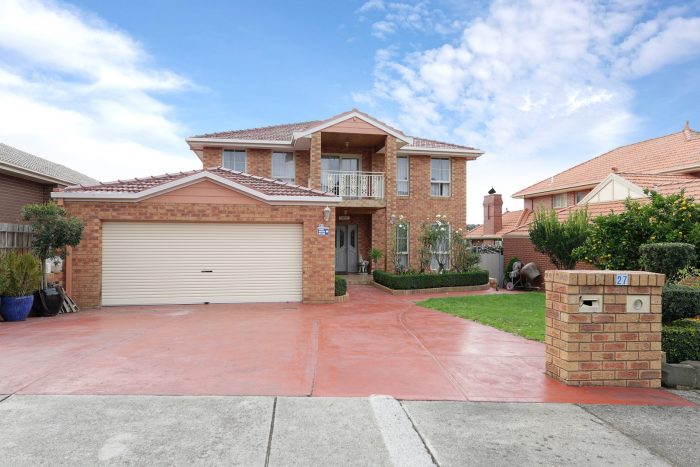 27 Miriam Cl, Wheelers Hill VIC 3150, Australia