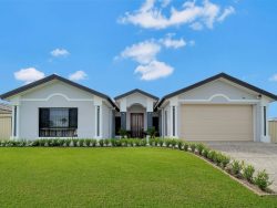 8 Zachary Ct, Hillcrest QLD 4118, Australia