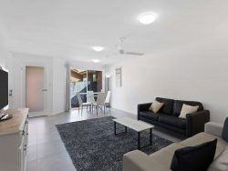 Unit 2/8 Calvary Ct, Labrador QLD 4215, Australia