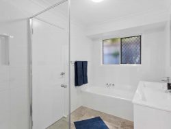 Unit 2/8 Calvary Ct, Labrador QLD 4215, Australia