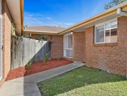 Unit 2/8 Calvary Ct, Labrador QLD 4215, Australia