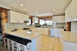 149 Chums Ln, Young NSW 2594, Australia