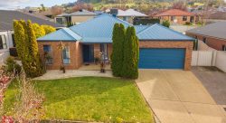 7 Cottlesloe Ct, West Wodonga VIC 3690, Australia