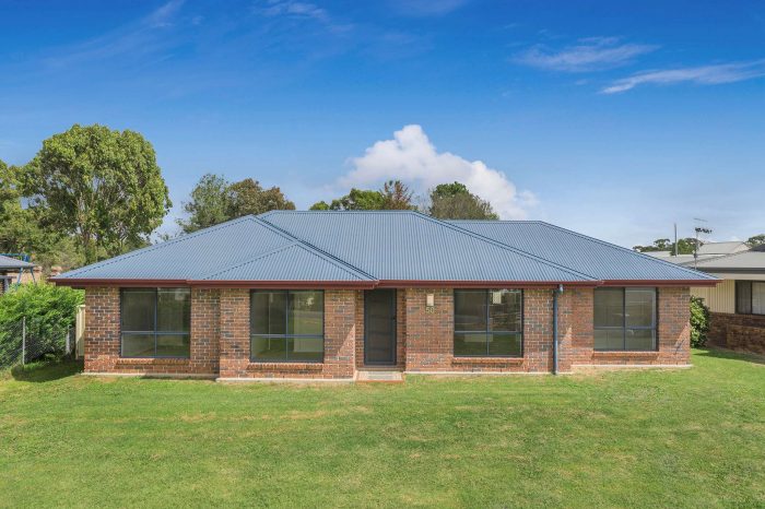 50 John St, Uralla NSW 2358, Australia