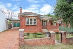 2 Levien Ave, East Tamworth NSW 2340, Australia