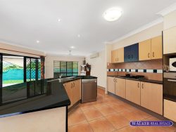 4 Playford Cl, Brinsmead QLD 4870, Australia