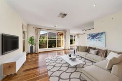 2 Warburton St, Narrabundah ACT 2604, Australia