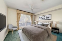 2 Warburton St, Narrabundah ACT 2604, Australia