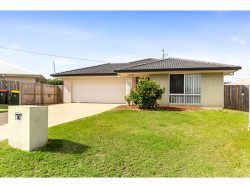 10 Hedgerose Way, Parkhurst QLD 4702, Australia